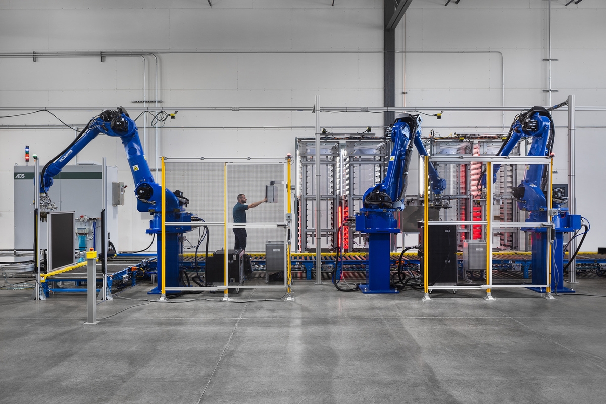 Orchestrated Automated Assembly Line Boosts Productivity and Safety