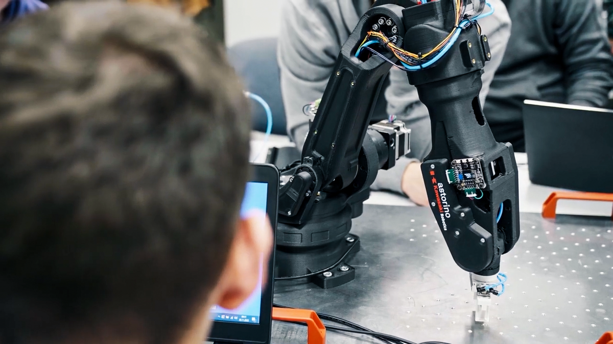 Kawasaki Robotics’ New Education Robot Makes Hands-On Experiences Accessible for Educators and Students in North America