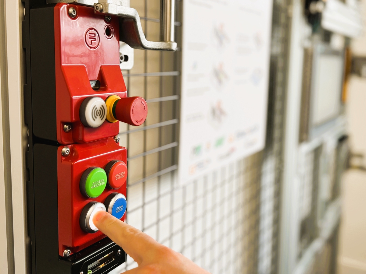 Access Control in Machinery Safety - A Free Webinar by Fortress