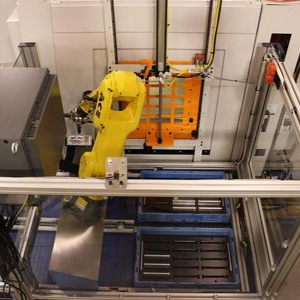 Robotic Machine Tender Image