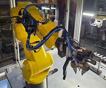 Adaptec Automated High-Volume Deburring Process for Enjet Aero with FANUC LR Mate image