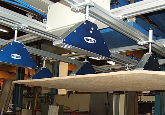 This gripper has 24 needles which are extended and retracted by compressed air. It can be configured individually for many different uses and can operate with very short cycle times.
