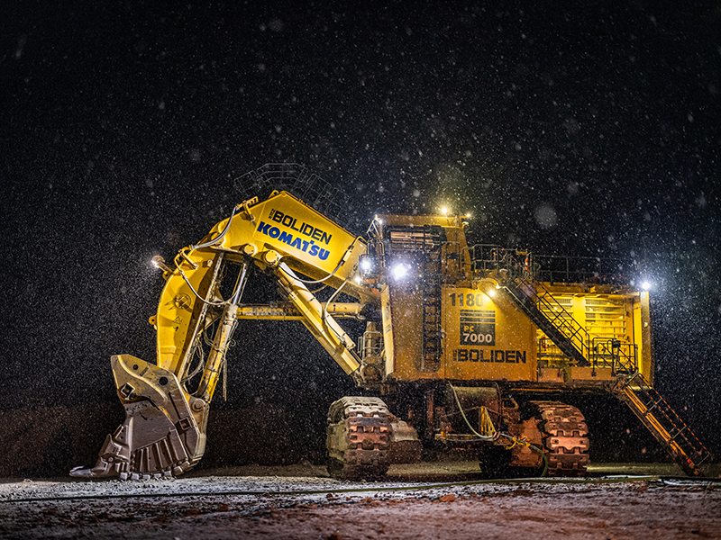 Shovel machine in the dark