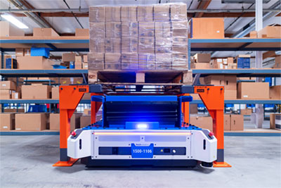 The PalletTransport1500 AMR that supports cross-docking, returns, and case-picking workflows for contactless pallet transport in distribution centers. (Image courtesy of Zebra Technologies.)  