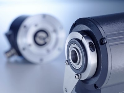 The revolutionary concept of absolute HeavyDuty rotary encoders of the HMG 10 / PMG 10 series from Baumer Hübner combines the well tried and tested double-sided bearing setup with magnetic precision sensing and the patented Energy Harvesting micro-generator in a revolutionary concept.