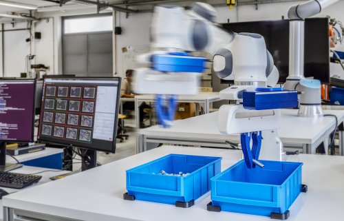 Self-learning robots solve tasks with the help of an Ensenso 3D camera