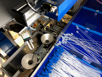 The Ensenso camera detects the catheters lying in random orientations and delivers a three-dimensional point cloud of them.