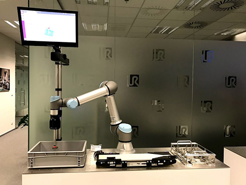 UR robot equipped with vision by Photoneo at Universal Robots’ Prague office