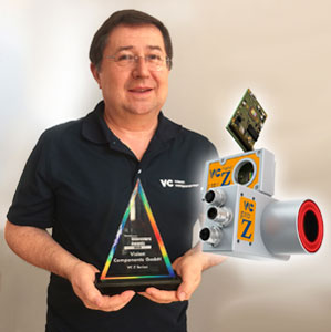 Endre Tóth, Director of Business Development USA at Vision Components accepted the Innovators Award 2015 in Gold for the intelligent camera series VC Z in Chicago.