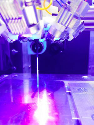 Figure: The resin is cured by UV radiation [Image: AIMIS-FYT]