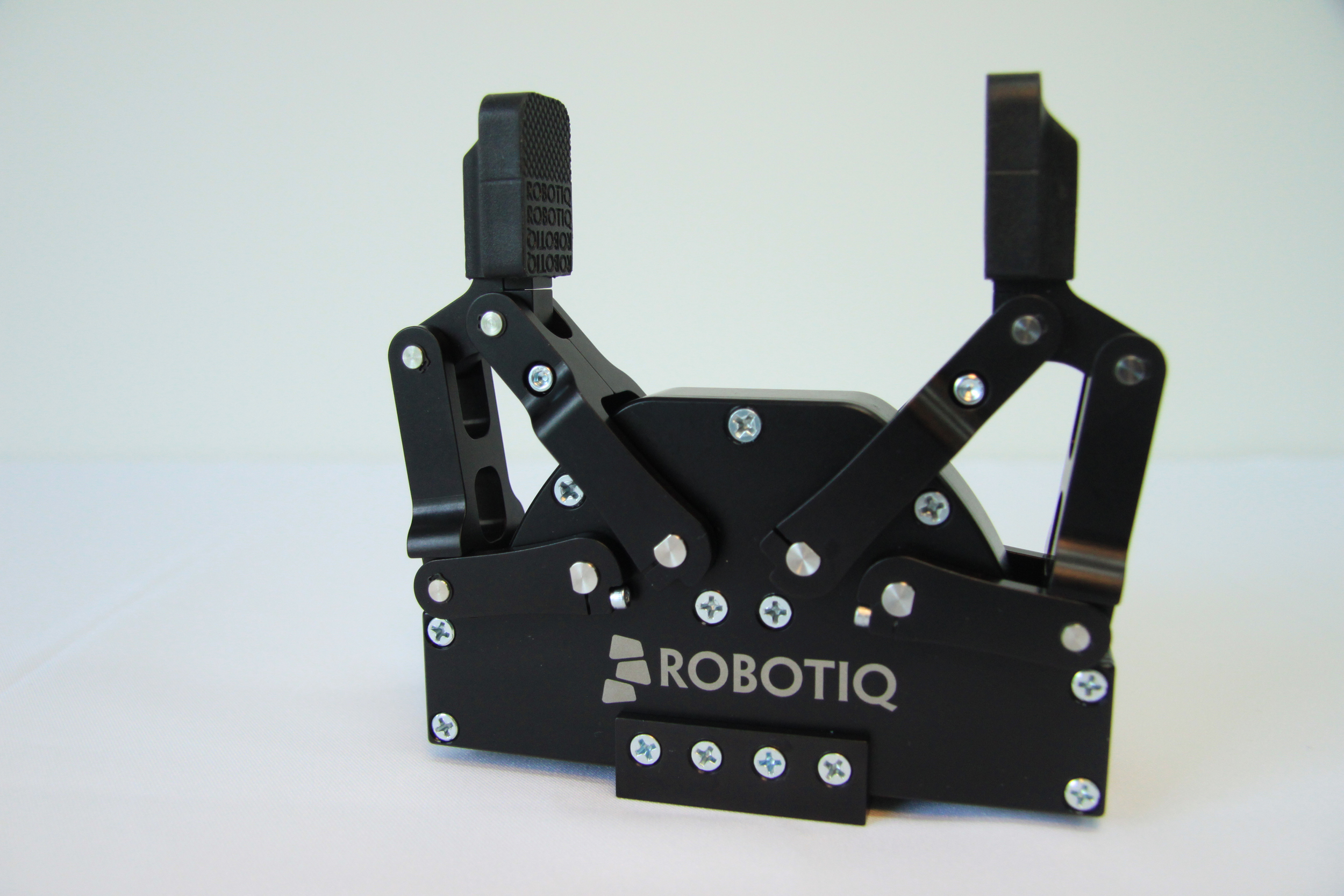 Yaskawa Motoman Introduces New 2-Finger Adaptive Gripper 