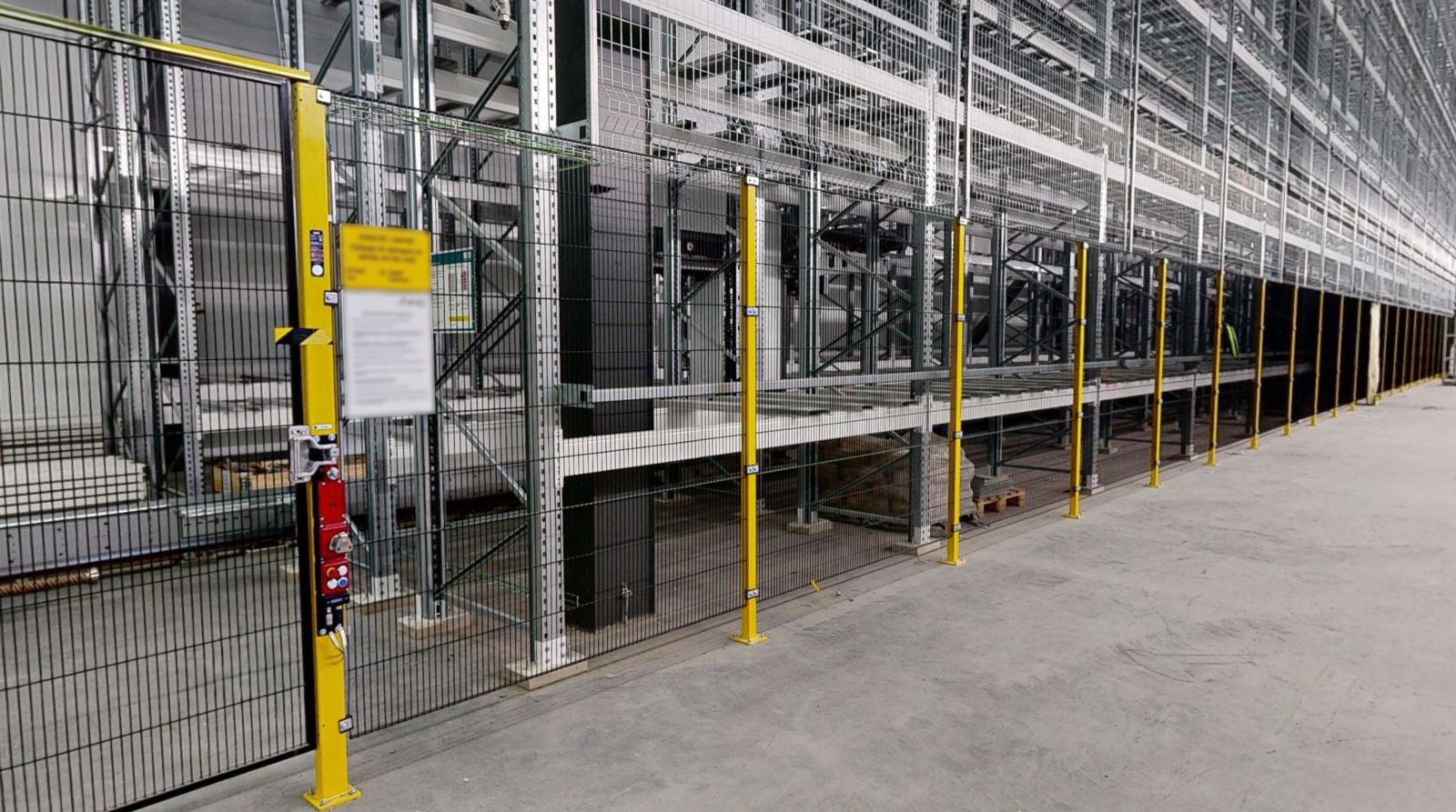 Interlock for aisle access in automated warehouse