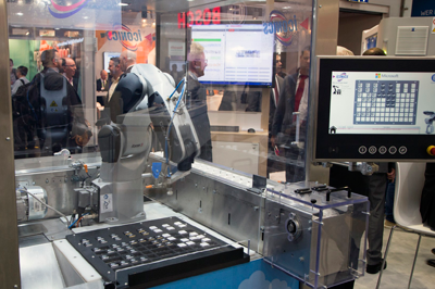 The Italian experience staging at Hannover Messe: the new solution Comau DiWo, supported by Microsoft technology, helps manufacturing companies to improve efficiency and cut costs.