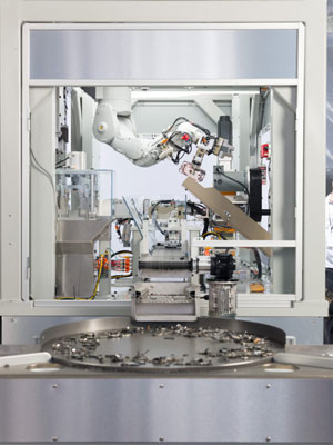 An image of Daisy, Apple's recycling robot, at work.