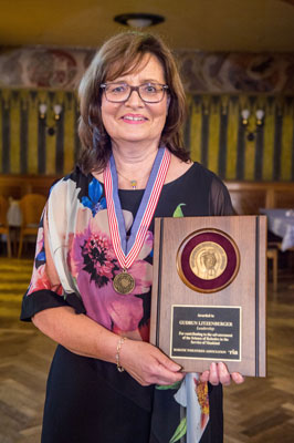 Gudrun Litzenberger with the Engelberger Robotics Award for Leadership