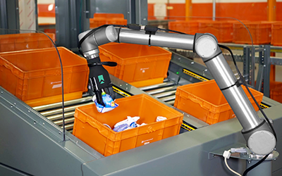 Robotic piece-picking solution for intralogistics combines innovative grasping technology, intelligent sensors, computer vision, and machine learning to automate individual item picking in warehouses and fulfillment centers. (Courtesy of RightHand Robotics, Inc.)